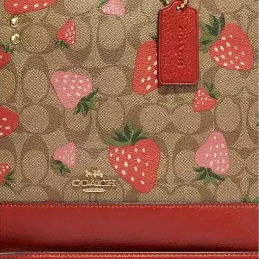 Bag With Wild Strawberry Print