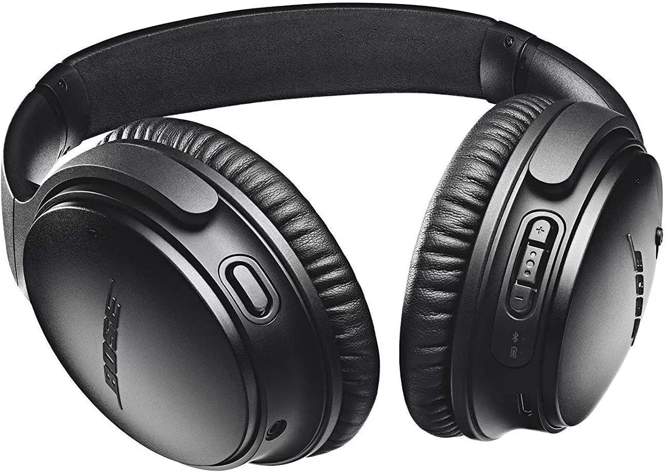 Bose QuietComfort 35 (Series II) Wireless Headphones, Noise Cancelling, Alexa Voice Control - Black - Worldwide Version (Renewed)