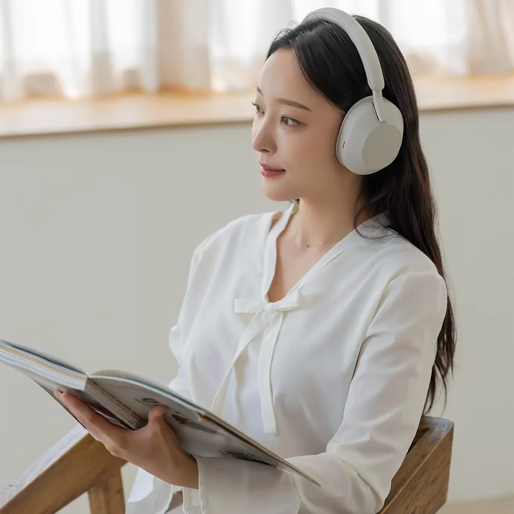 Sony WH-1000XM5 Noise Canceling Wireless Headphones - 30hr Battery Life - Over-Ear Style - Optimized for Alexa and Google Assistant - Built-in mic for Calls - Silver