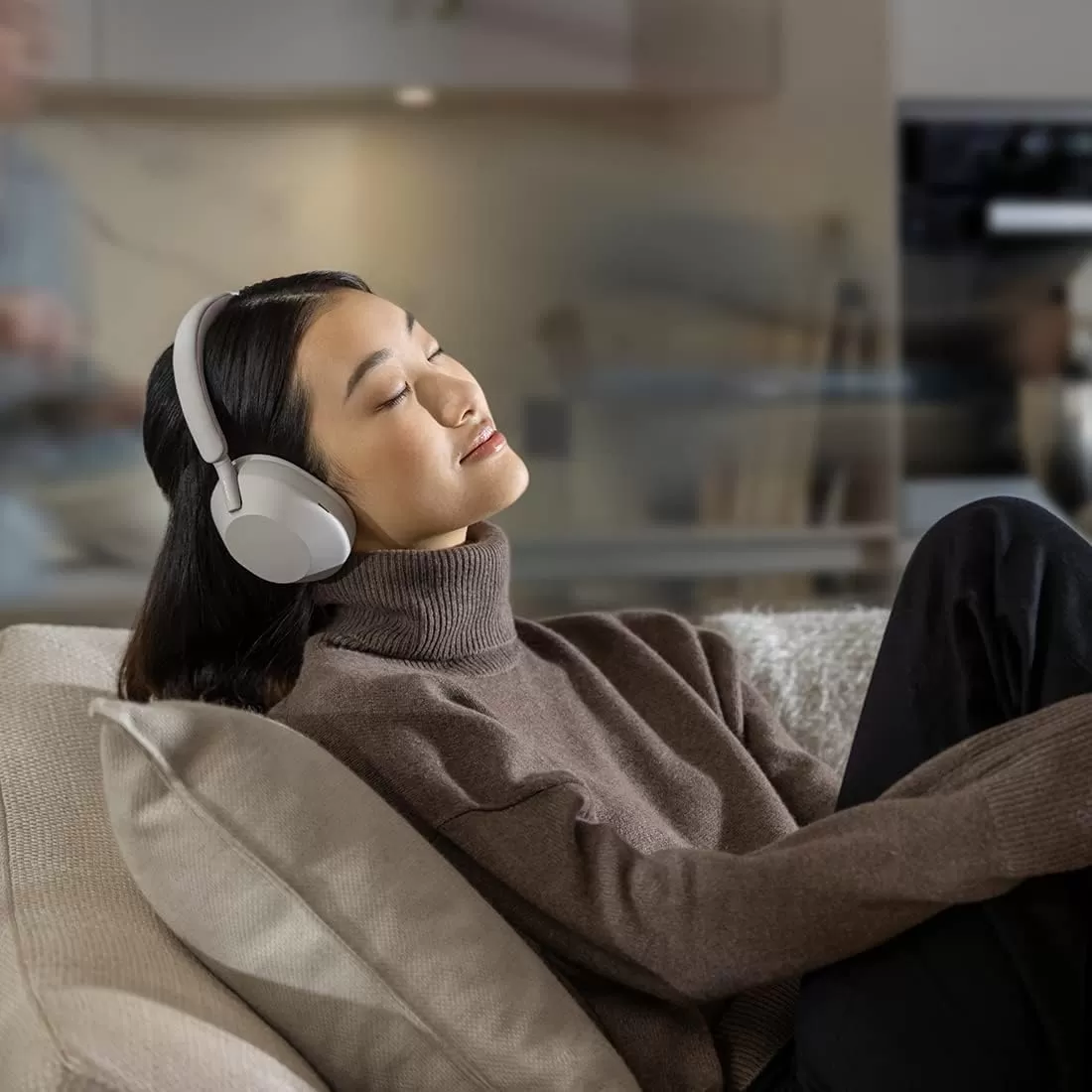 Sony WH-1000XM5 Noise Canceling Wireless Headphones - 30hr Battery Life - Over-Ear Style - Optimized for Alexa and Google Assistant - Built-in mic for Calls - Silver