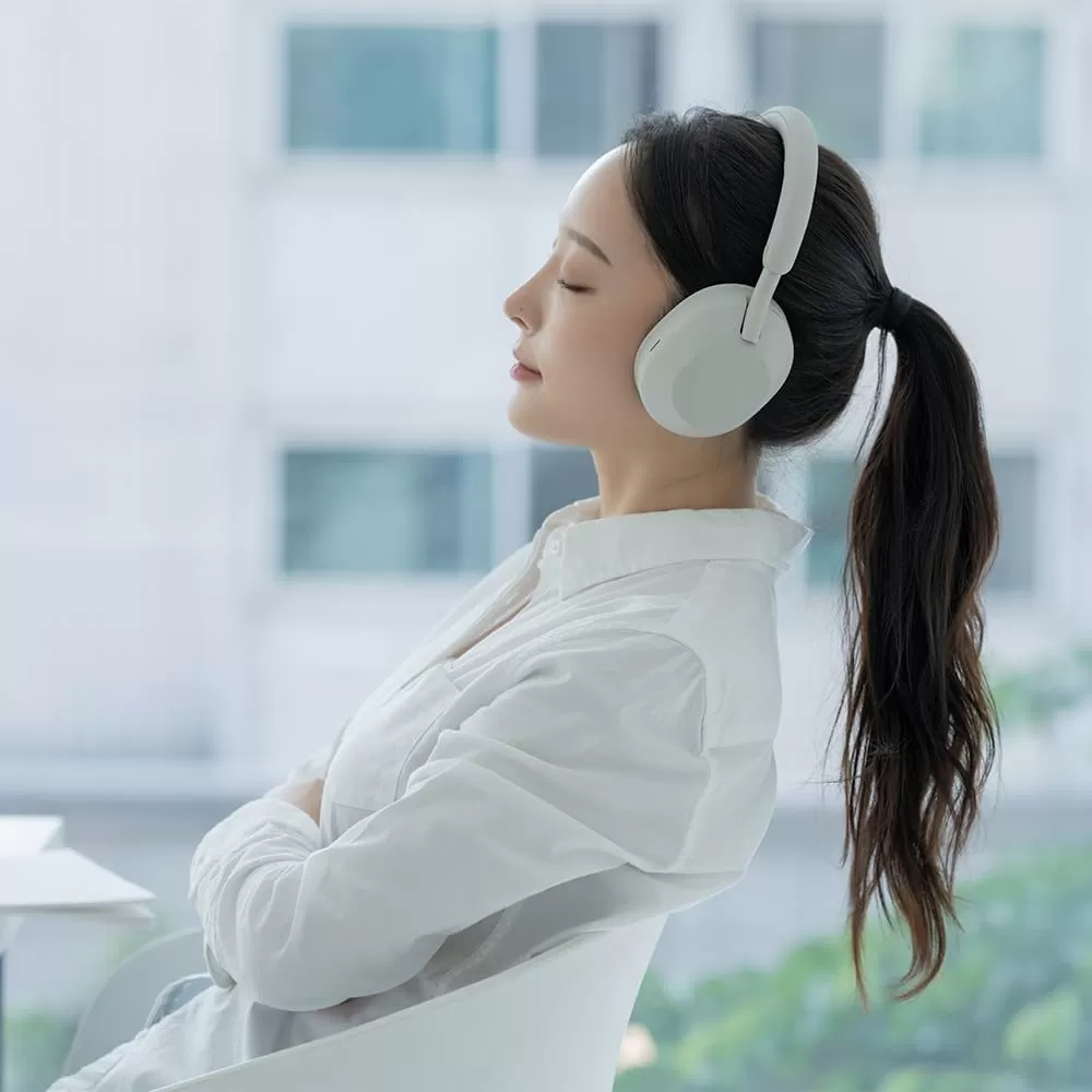 Sony WH-1000XM5 Noise Canceling Wireless Headphones - 30hr Battery Life - Over-Ear Style - Optimized for Alexa and Google Assistant - Built-in mic for Calls - Silver