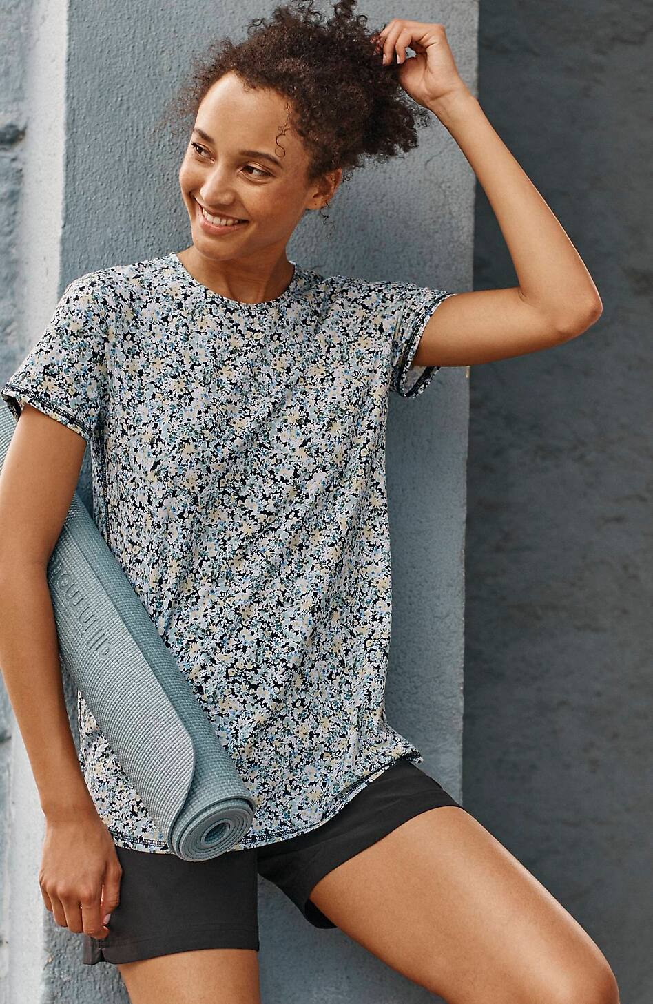 Fit Progress Shirttail Tee