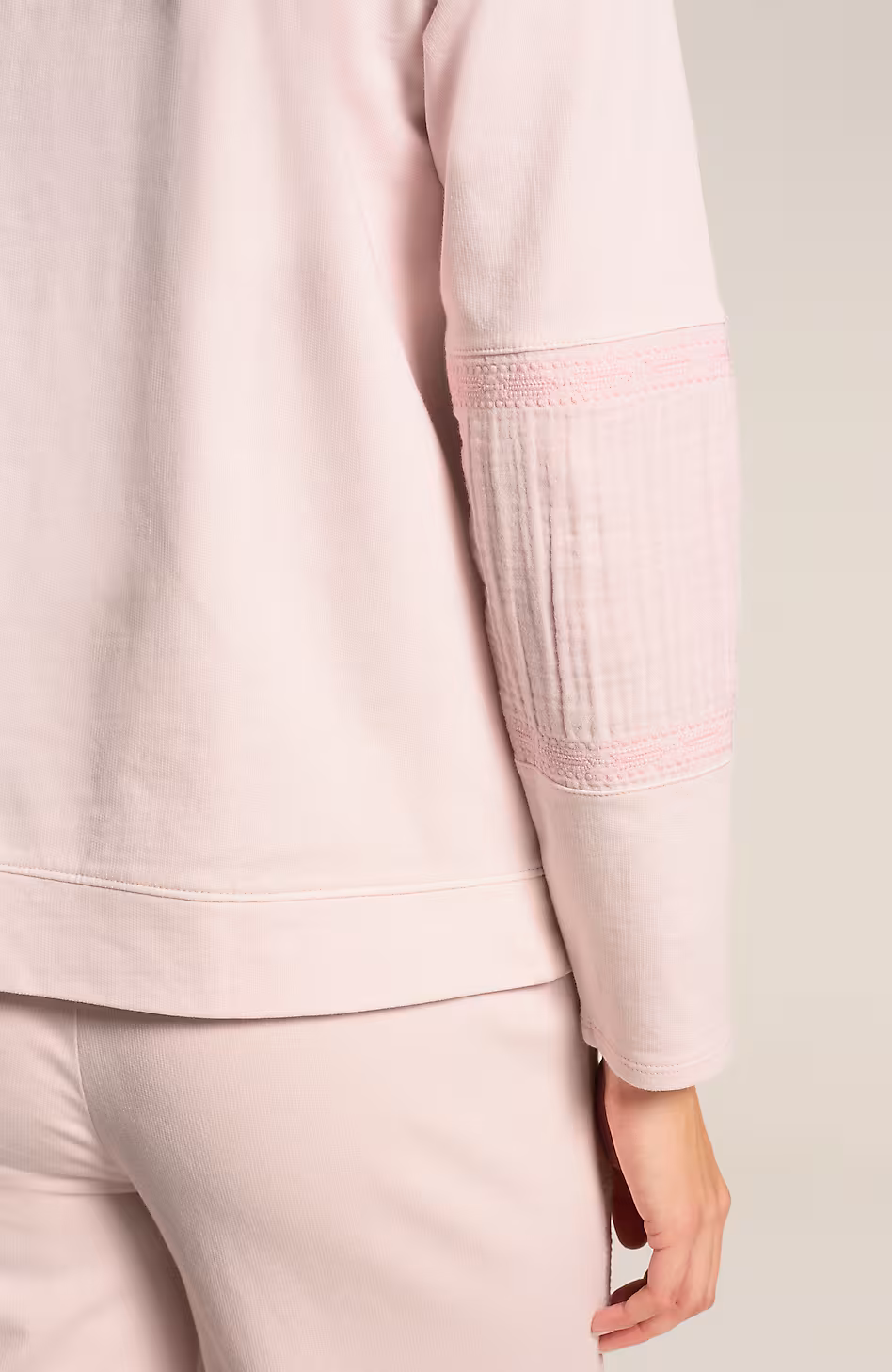 Fit Garment-Dyed Embroidered Pullover