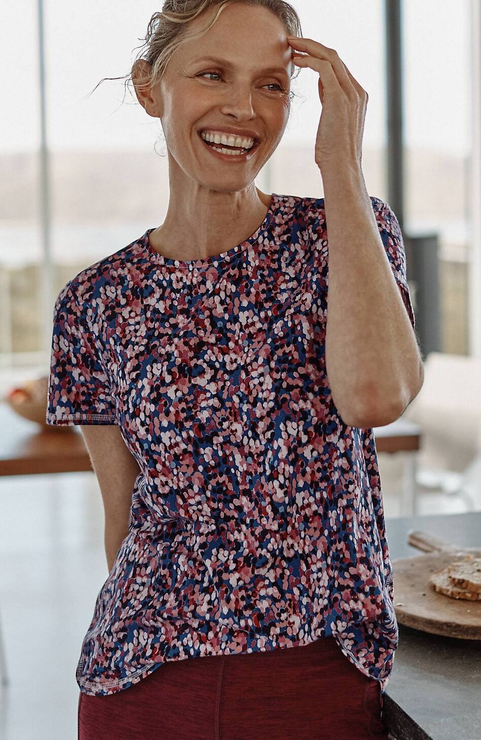 Fit Progress Shirttail Tee