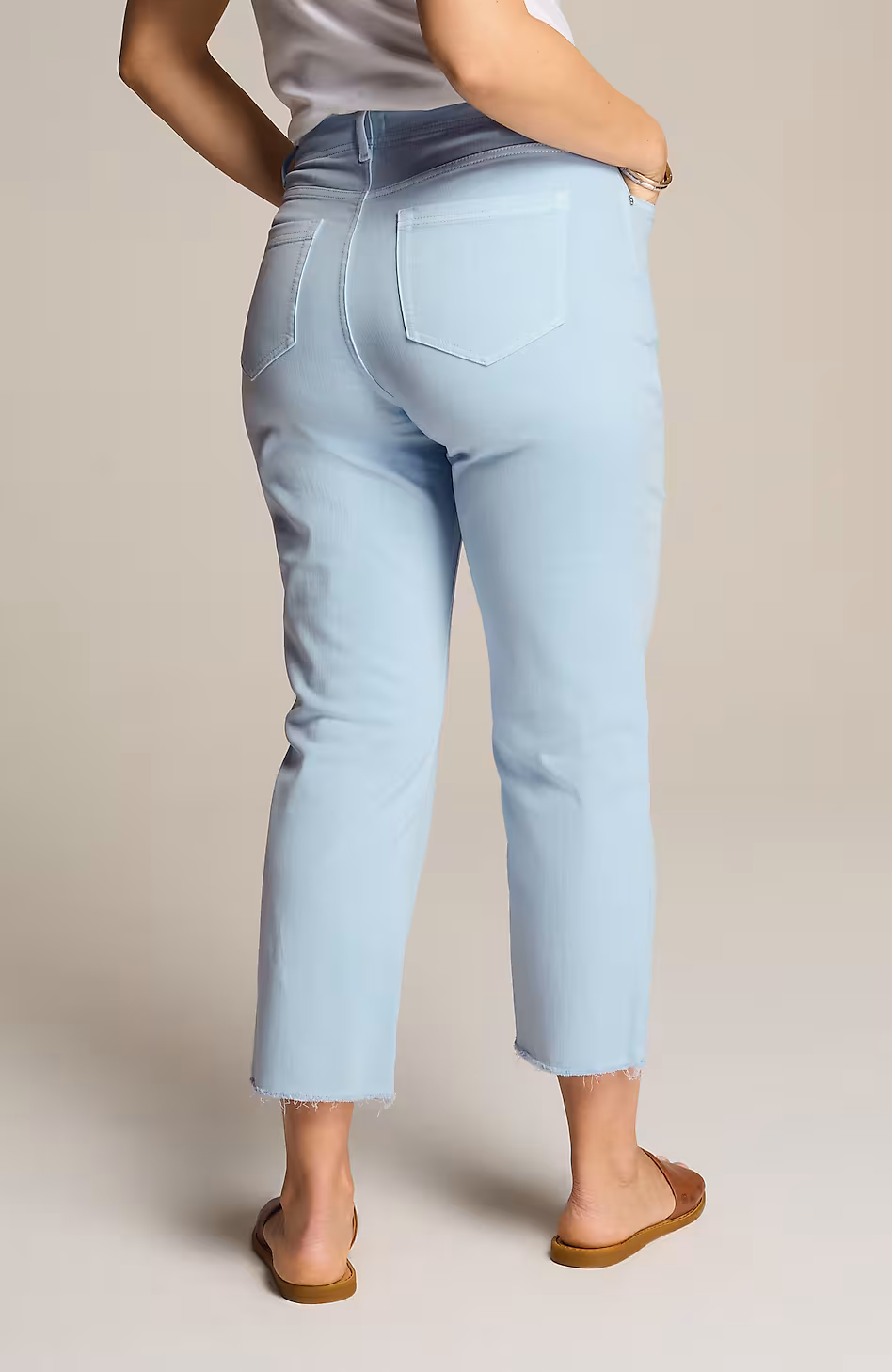 Curvy-Fit Fringe-Hem Crops