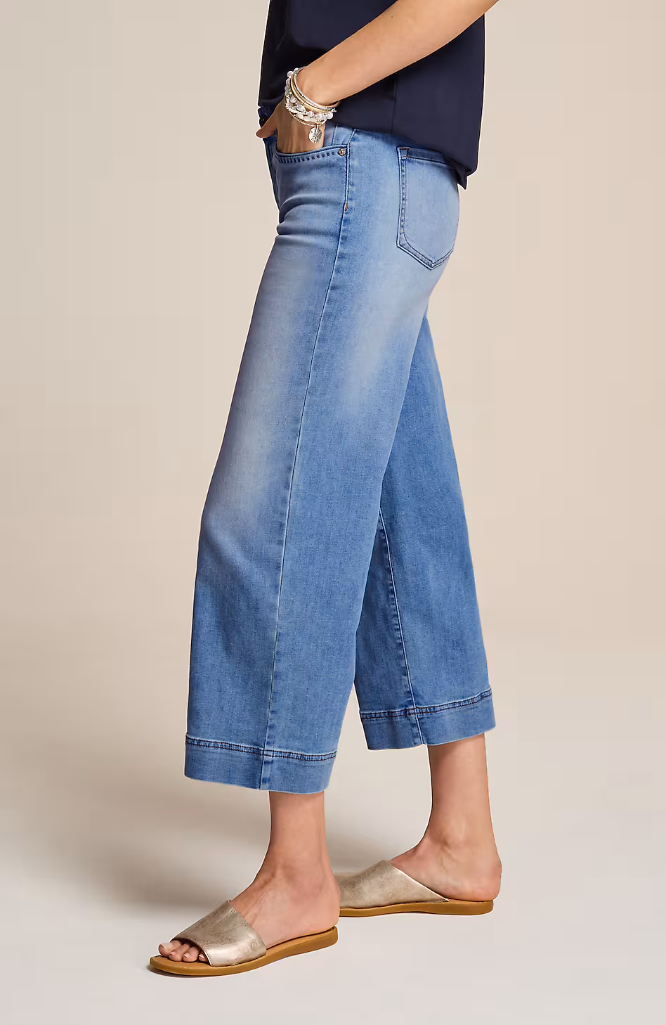 Wide-Leg Cropped Jeans