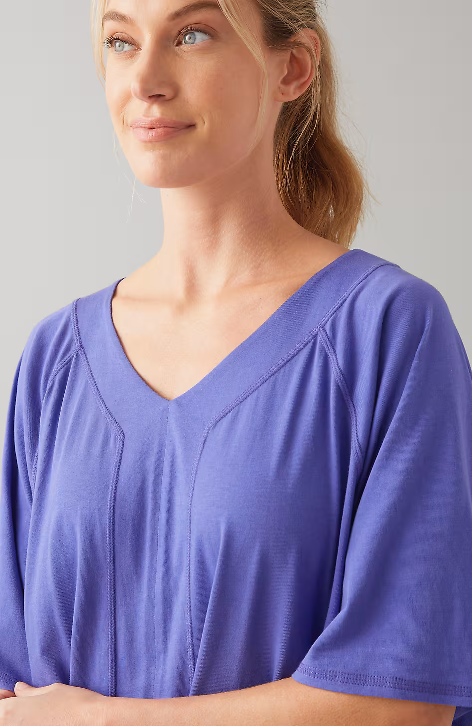 Fit Seamed V-Neck Tee