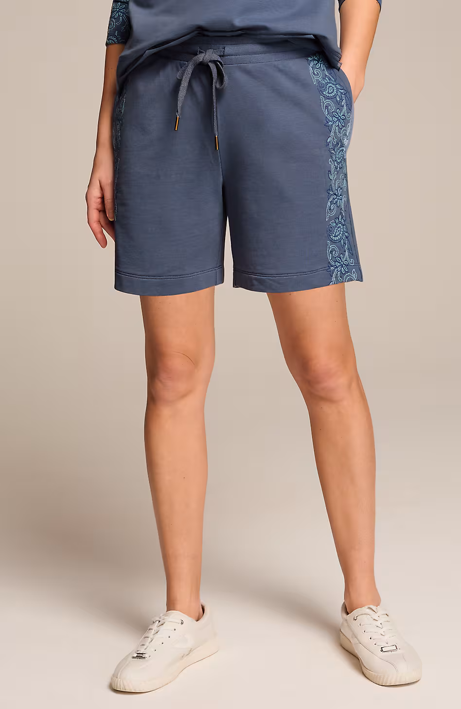 Fit Embroidered Shorts